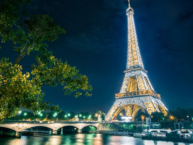 Awesome Eiffel Tower Wallpaper